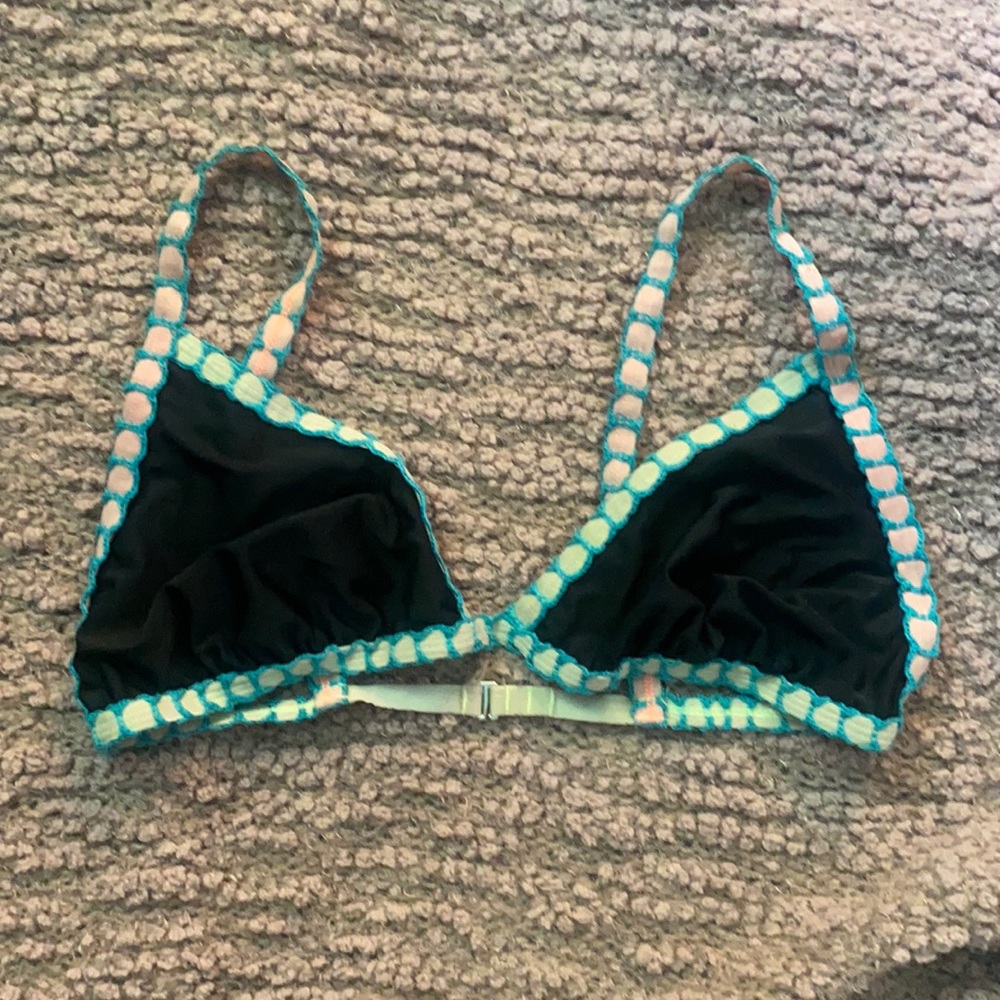 Black bikini top